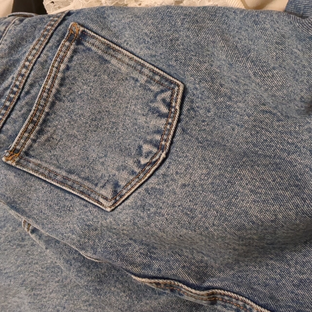 Bill Blass Petite Jeans, Size 8P - Picture 4 of 15